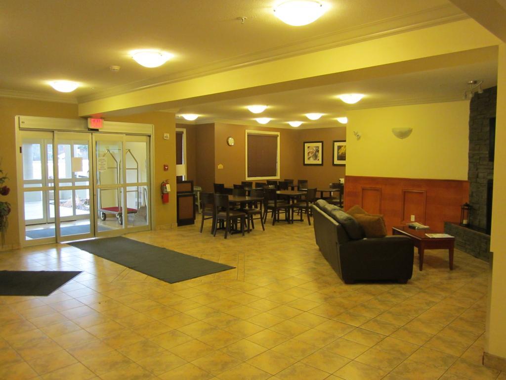 Trend Mountain Hotel & Conference Centre Tumbler Ridge Экстерьер фото