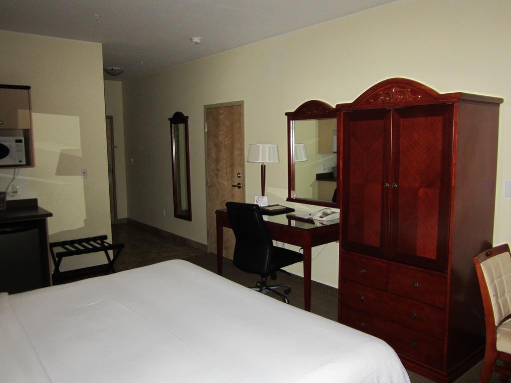 Trend Mountain Hotel & Conference Centre Tumbler Ridge Экстерьер фото