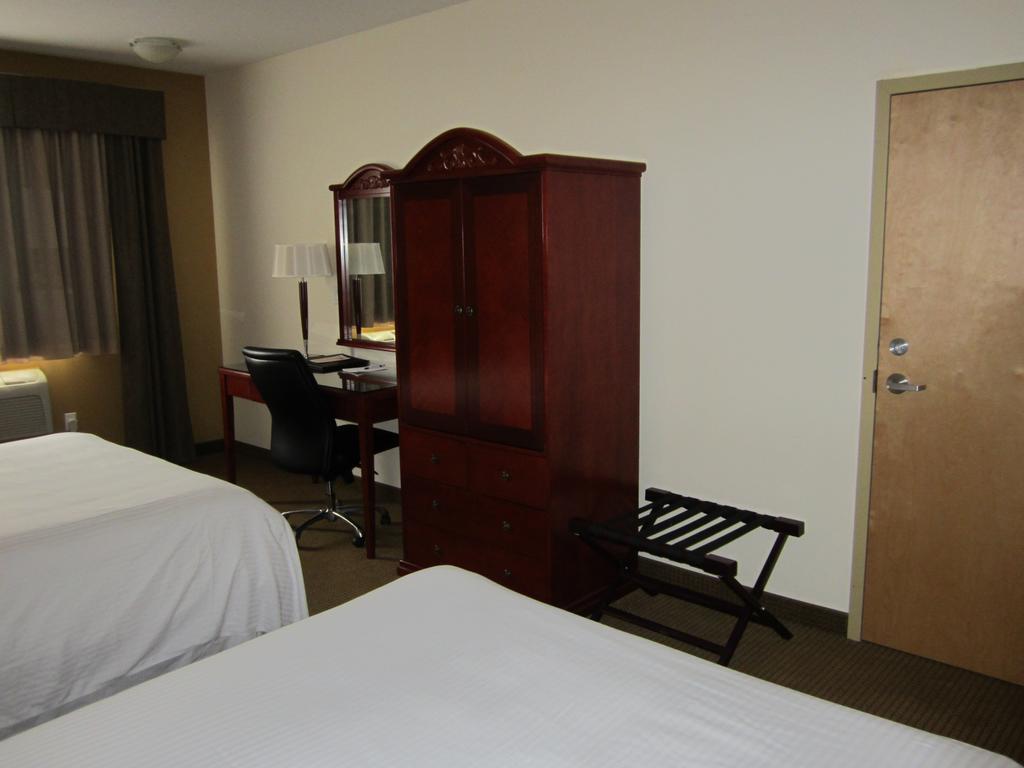 Trend Mountain Hotel & Conference Centre Tumbler Ridge Экстерьер фото
