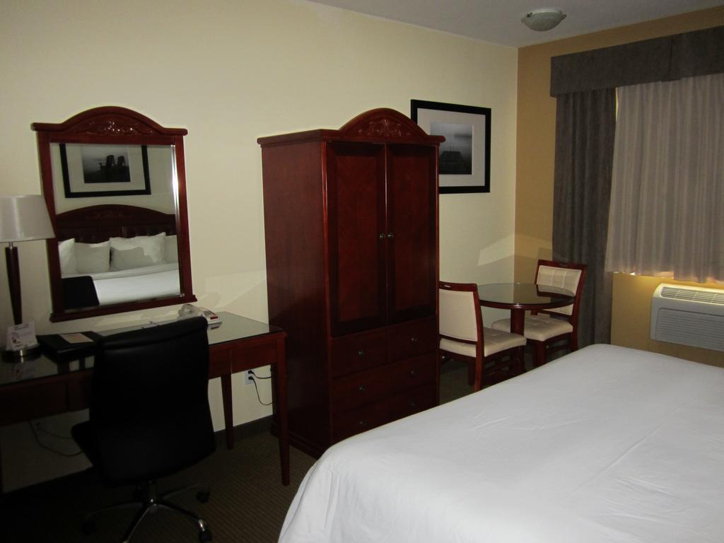 Trend Mountain Hotel & Conference Centre Tumbler Ridge Экстерьер фото