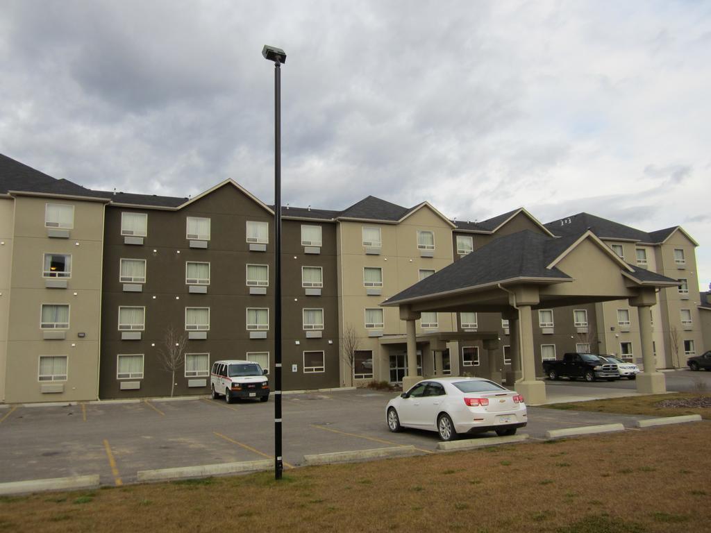 Trend Mountain Hotel & Conference Centre Tumbler Ridge Экстерьер фото