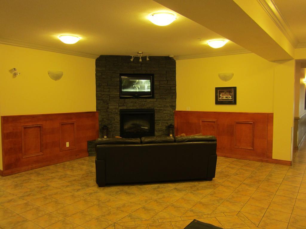 Trend Mountain Hotel & Conference Centre Tumbler Ridge Экстерьер фото