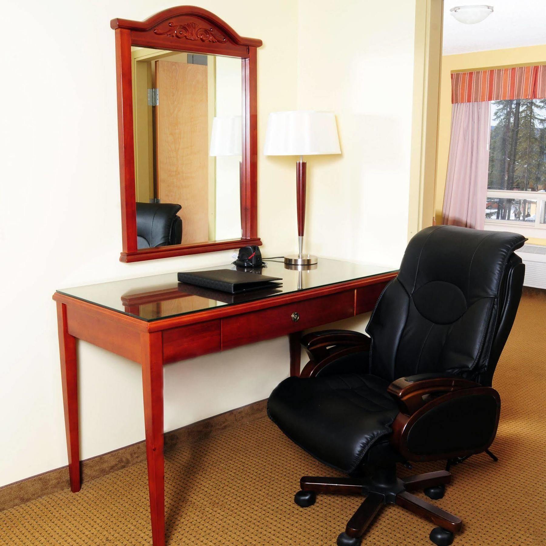 Trend Mountain Hotel & Conference Centre Tumbler Ridge Экстерьер фото