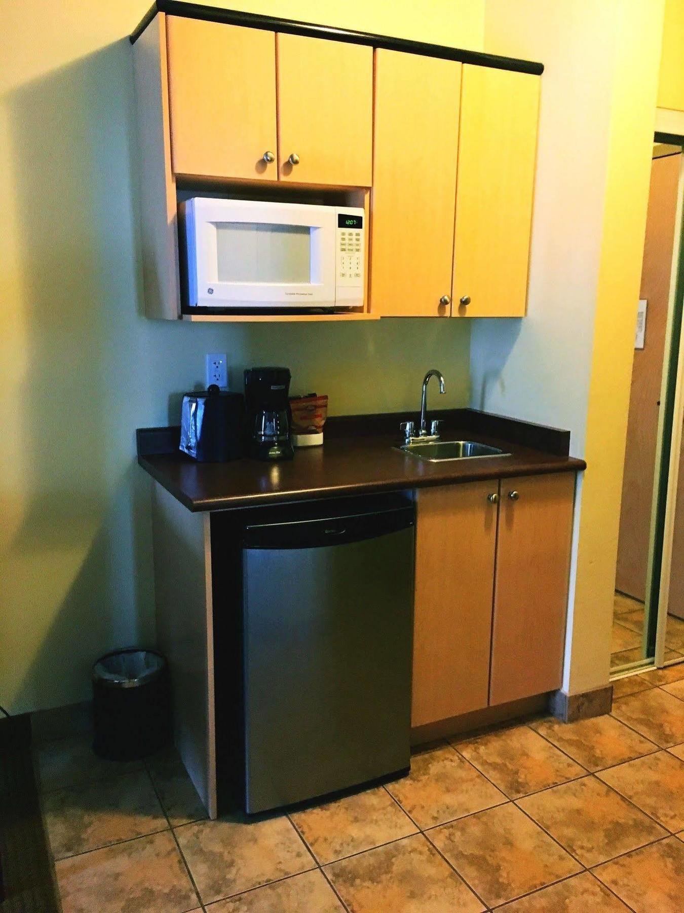 Trend Mountain Hotel & Conference Centre Tumbler Ridge Экстерьер фото