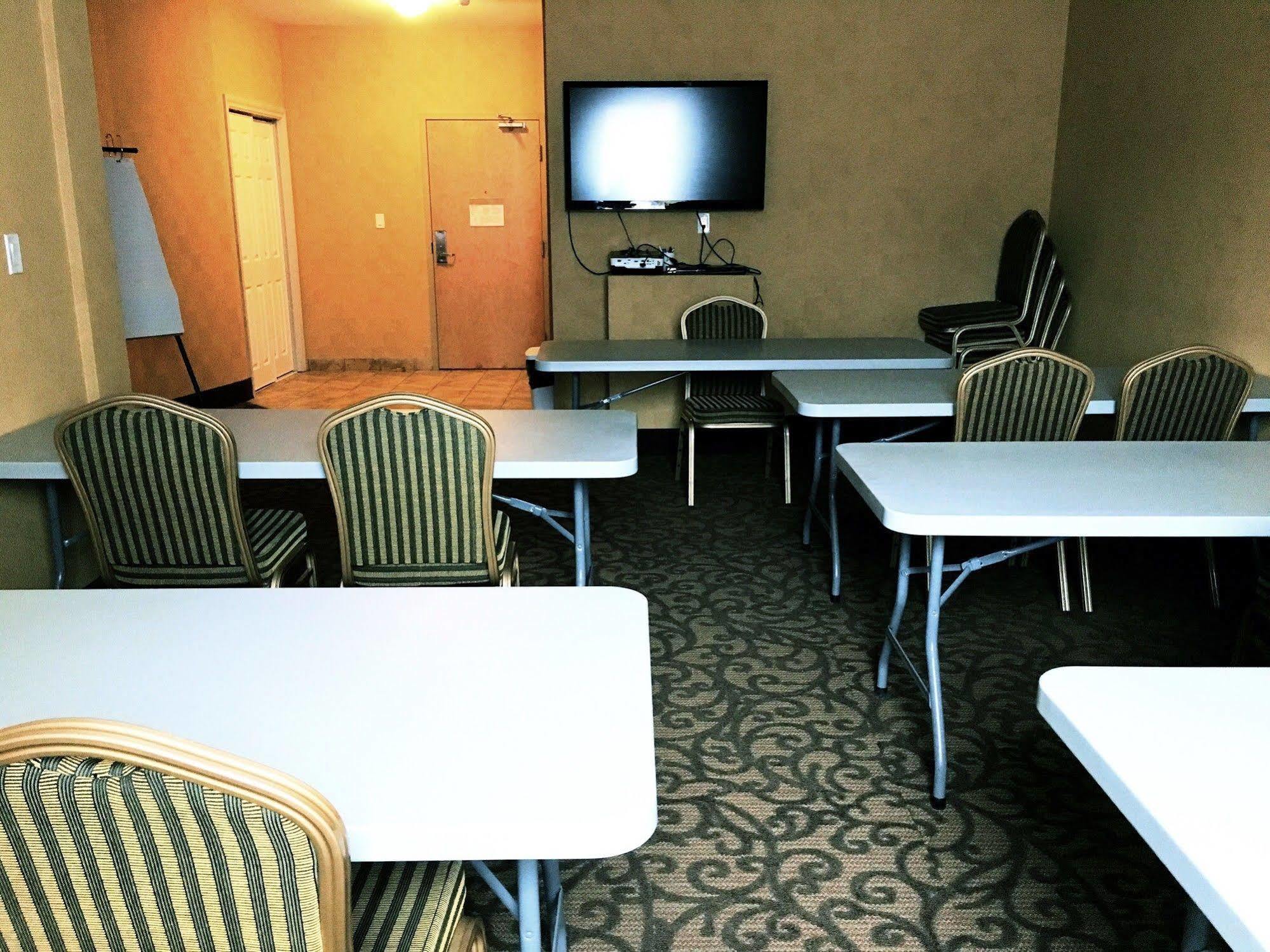 Trend Mountain Hotel & Conference Centre Tumbler Ridge Экстерьер фото